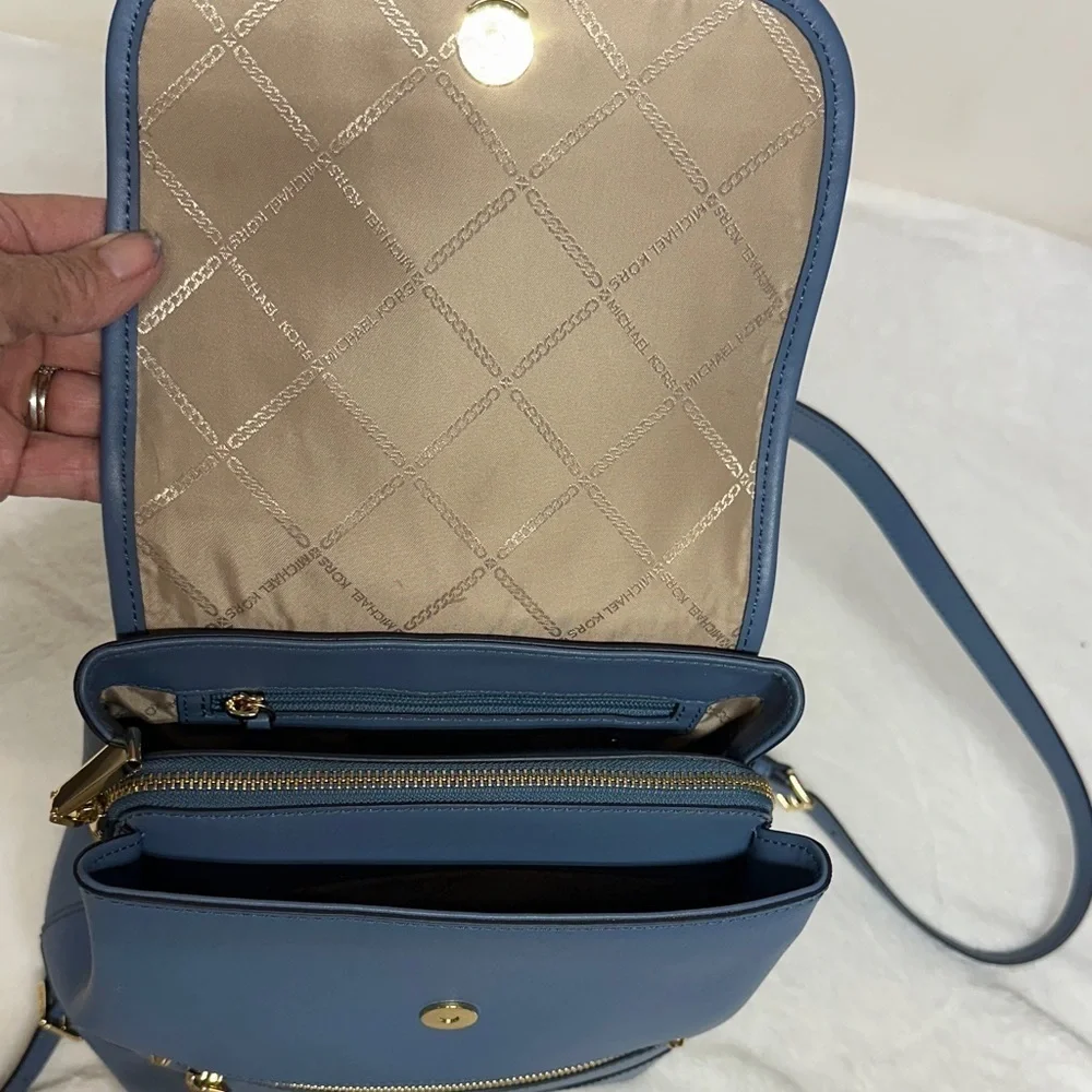 Michael Michael Kors

NEW HARRISON MEDIUM SAFFIANO LEATHER BACKPACK MSRP 358 - Picture 15 of 16